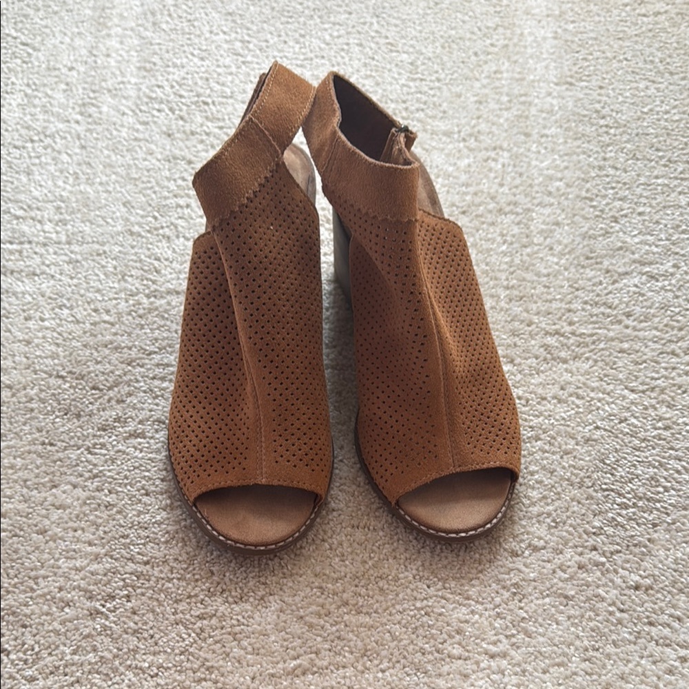 Toms Brown Suede Mules with Relaxed Fit
